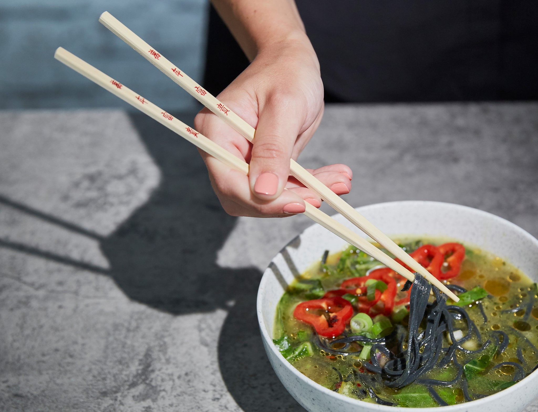 How To Use Chopsticks - Ken Hom Woks